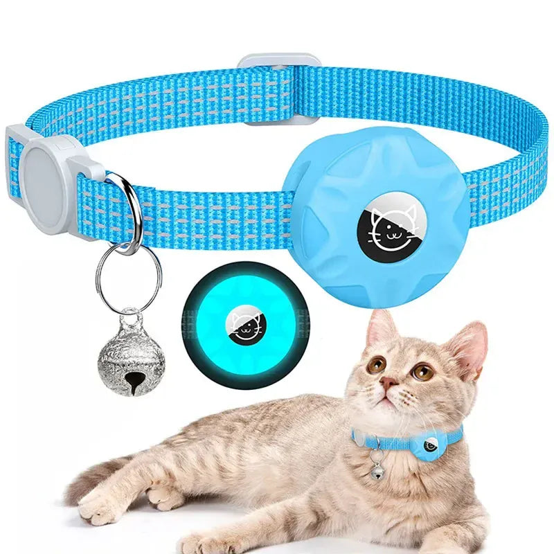 Close-up of clear GPS holder attachment slot on adjustable cat collar