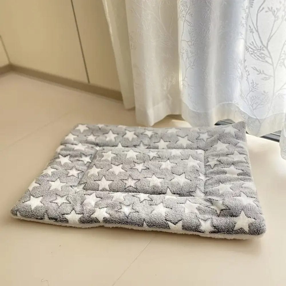 Snuggly Star Pet Bed — Ultra-Warm Plush Bed for Dogs & Cats